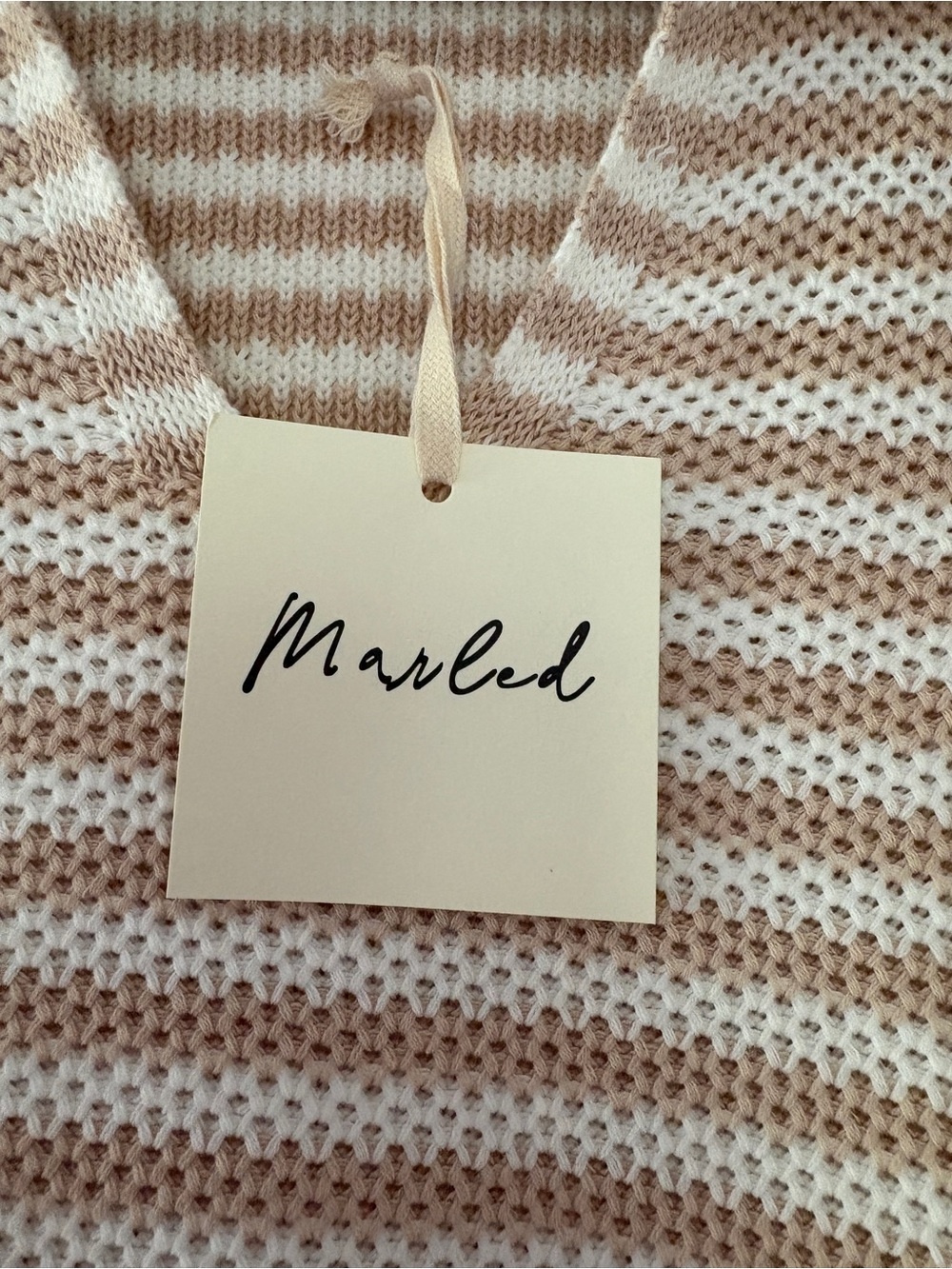 Marled Beige & White Striped V‑Neck Short‑Sleeve Sweater - Picture 3 of 8
